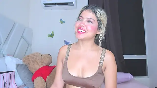 sofiacastillo01 online show from 21, 4, 2026