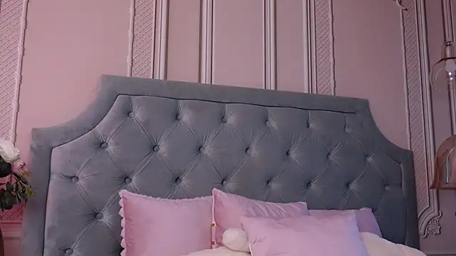 Snapshot of LucyAddison chatting on 30, 10, 2025 LucyAddison online show from 30, 10, 2025