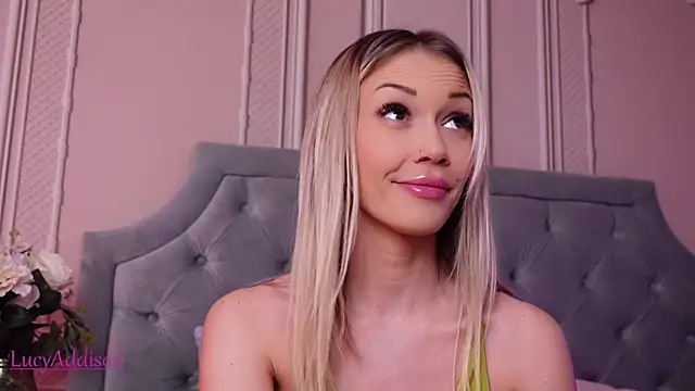 Snapshot of LucyAddison chatting on 9, 11, 2025 LucyAddison online show from 9, 11, 2025