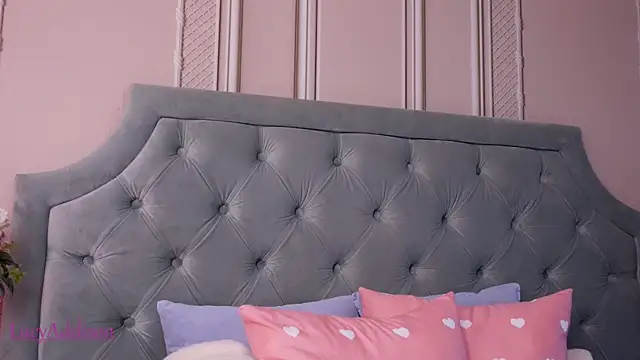 Snapshot of LucyAddison chatting on 12, 11, 2025 LucyAddison online show from 12, 11, 2025