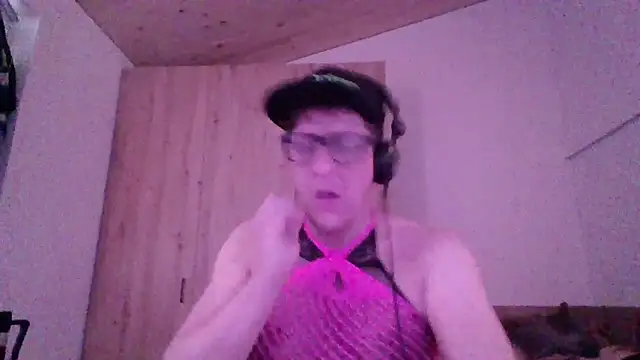 Bigthroaterboy online show from 9, 10, 2025