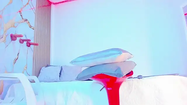 YUSELFI ROSS  online show from 24, 10, 2025