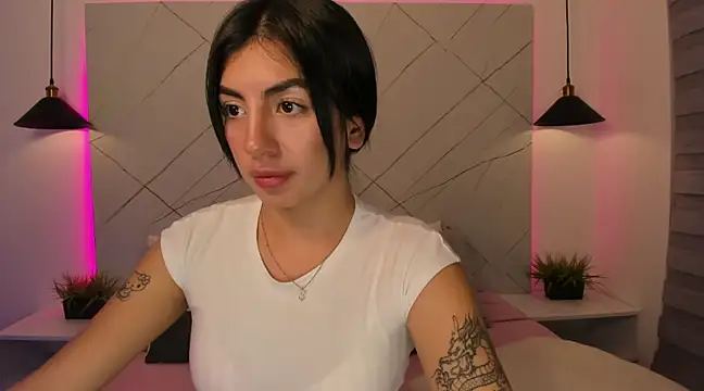 Snapshot of ANTONELLA__ROUSE_ chatting on 17, 2, 2025 ANTONELLA ROUSE online show from 17, 2, 2025