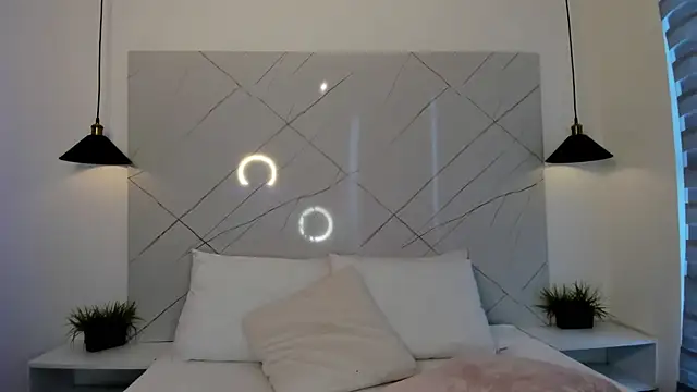 ANTONELLA  ROUSE  online show from 19, 12, 2025