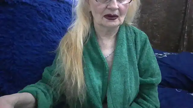 CarlyTreat online show from 28, 11, 2025