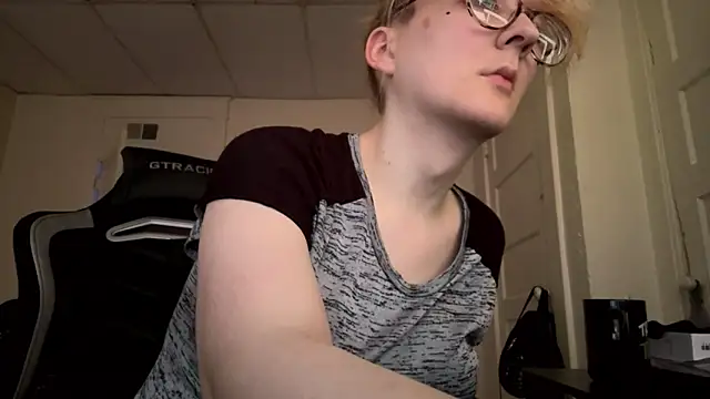 Snapshot of YandereDemon chatting on 8, 4, 2026 YandereDemon online show from 8, 4, 2026