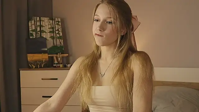 Snapshot of AliceLebel chatting on 28, 11, 2025 AliceLebel online show from 28, 11, 2025