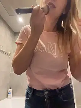 Snapshot of Vanilladreams chatting on 3, 2, 2026 Vanilladreams online show from 3, 2, 2026