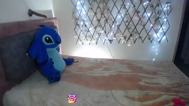 roxy roxxan online show from 15, 4, 2026