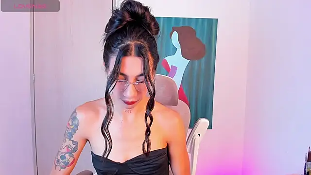 sofiaa grey  online show from 15, 2, 2026