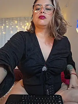 Juliietha servas online show from 23, 3, 2026