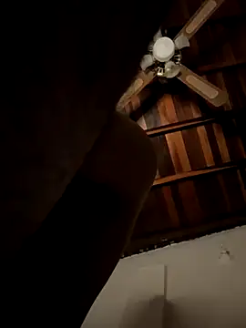 Snapshot of tom_thick chatting on 28, 10, 2025 tom thick online show from 28, 10, 2025