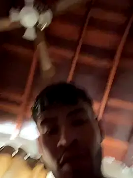 Snapshot of tom_thick chatting on 28, 10, 2025 tom thick online show from 28, 10, 2025