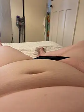 Snapshot of curvygirll2 chatting on 11, 6, 2026 curvygirll2 online show from 11, 6, 2026