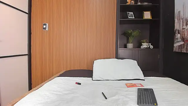 LaurenSnow online show from 16, 12, 2025