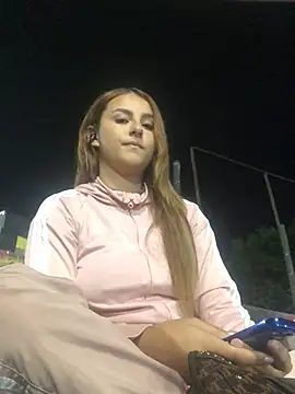 Valeriasaenzz  online show from 18, 3, 2025