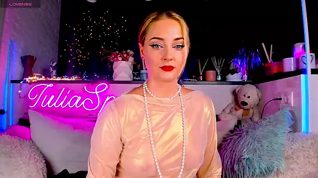 Snapshot of _JuliaSpace_ chatting on 6, 12, 2024 JuliaSpace online show from 6, 12, 2024