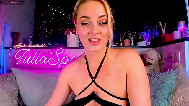 Snapshot of _JuliaSpace_ chatting on 8, 12, 2024 JuliaSpace online show from 8, 12, 2024