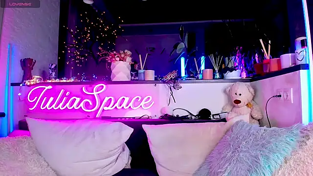 Snapshot of _JuliaSpace_ chatting on 14, 12, 2024 JuliaSpace online show from 14, 12, 2024