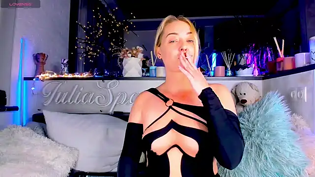 Snapshot of _JuliaSpace_ chatting on 17, 12, 2024 JuliaSpace online show from 17, 12, 2024