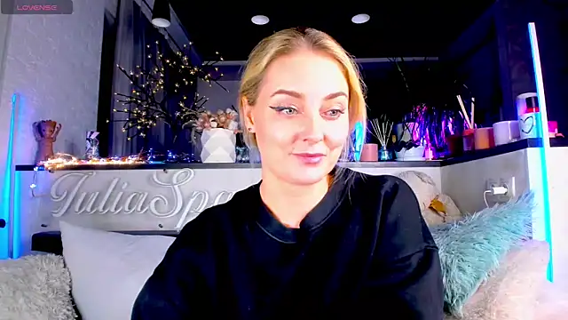 Snapshot of _JuliaSpace_ chatting on 18, 12, 2024 JuliaSpace online show from 18, 12, 2024