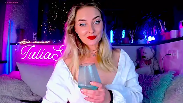 Snapshot of _JuliaSpace_ chatting on 29, 12, 2024 JuliaSpace online show from 29, 12, 2024