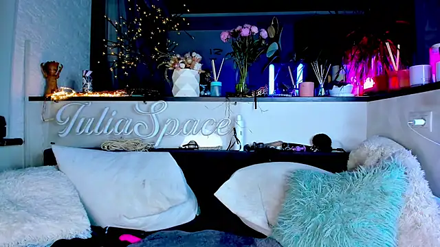 Snapshot of _JuliaSpace_ chatting on 30, 1, 2025 JuliaSpace online show from 30, 1, 2025