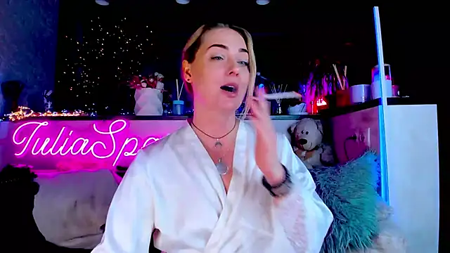 Snapshot of _JuliaSpace_ chatting on 9, 2, 2025 JuliaSpace online show from 9, 2, 2025