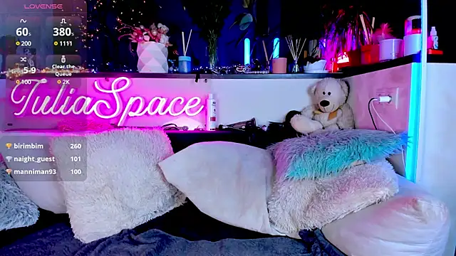 Snapshot of _JuliaSpace_ chatting on 16, 2, 2025 JuliaSpace online show from 16, 2, 2025