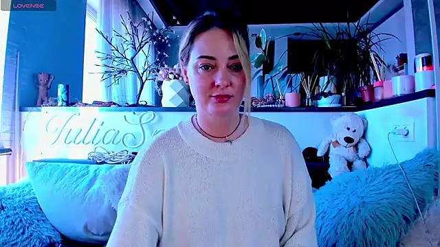 Snapshot of _JuliaSpace_ chatting on 23, 2, 2025 JuliaSpace online show from 23, 2, 2025