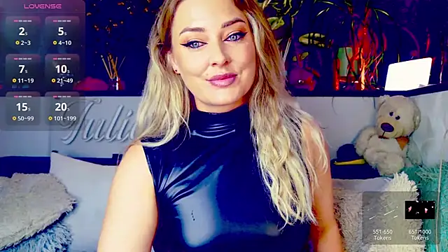 Snapshot of _JuliaSpace_ chatting on 15, 9, 2025 JuliaSpace online show from 15, 9, 2025