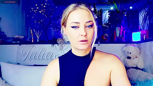 Snapshot of _JuliaSpace_ chatting on 9, 11, 2025 JuliaSpace online show from 9, 11, 2025