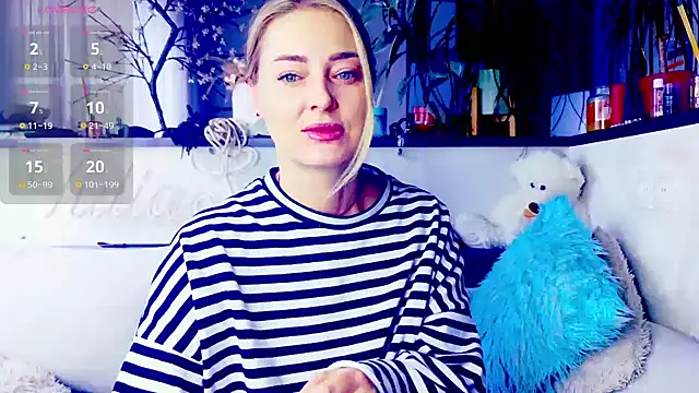 Snapshot of _JuliaSpace_ chatting on 13, 11, 2025 JuliaSpace online show from 13, 11, 2025