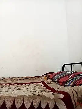 littlequeen77 online show from 6, 1, 2025