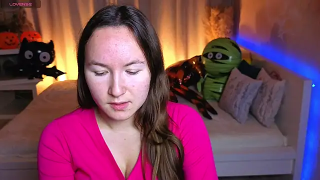 Little doll meow online show from 17, 10, 2025