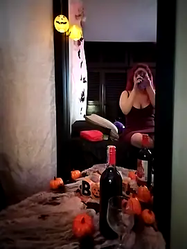 Dafne Moon online show from 5, 10, 2025