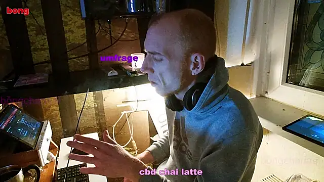 Snapshot of BongChannel chatting on 3, 1, 2025 BongChannel online show from 3, 1, 2025