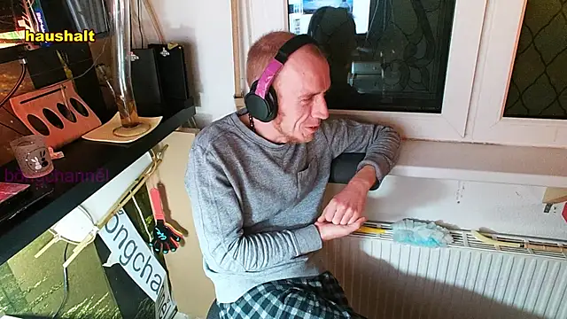 Snapshot of BongChannel chatting on 12, 1, 2025 BongChannel online show from 12, 1, 2025