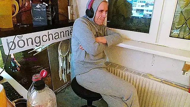 Snapshot of BongChannel chatting on 4, 2, 2025 BongChannel online show from 4, 2, 2025