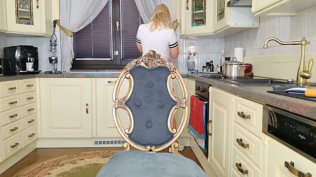 TUNDEROSE1 online show from 11, 4, 2026