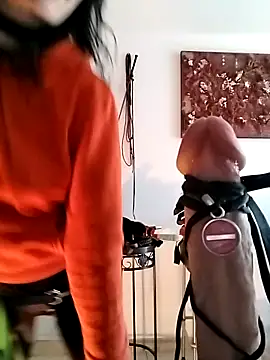 freyamoret online show from 3, 1, 2025