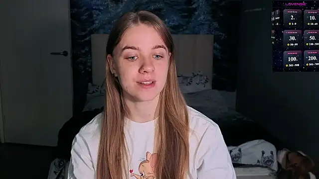 Snapshot of candy_maggie chatting on 7, 5, 2026 candy maggie online show from 7, 5, 2026