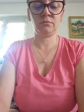 Snapshot of KristenVega chatting on 19, 6, 2026 KristenVega online show from 19, 6, 2026
