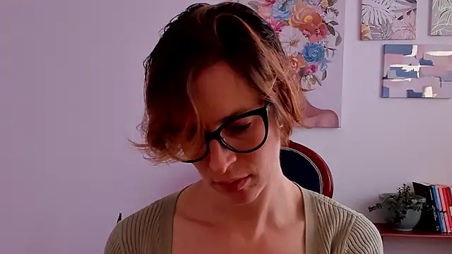 Snapshot of cuddlingbunny chatting on 5, 12, 2025 cuddlingbunny online show from 5, 12, 2025