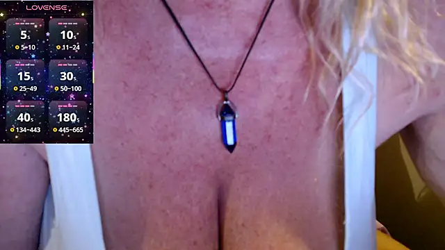 Snapshot of JennaDeluxe chatting on 2, 10, 2025 JennaDeluxe online show from 2, 10, 2025