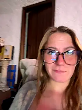 Snapshot of selenaluvv chatting on 26, 11, 2025 selenaluvv online show from 26, 11, 2025