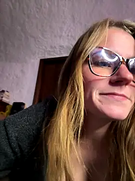 Snapshot of selenaluvv chatting on 14, 12, 2025 selenaluvv online show from 14, 12, 2025