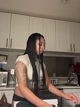 Your Paris online show from 16, 2, 2025