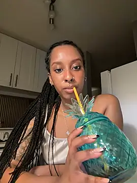 Your Paris online show from 25, 2, 2025