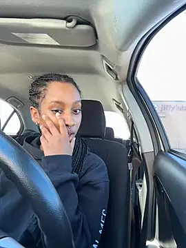 Your Paris online show from 28, 2, 2025